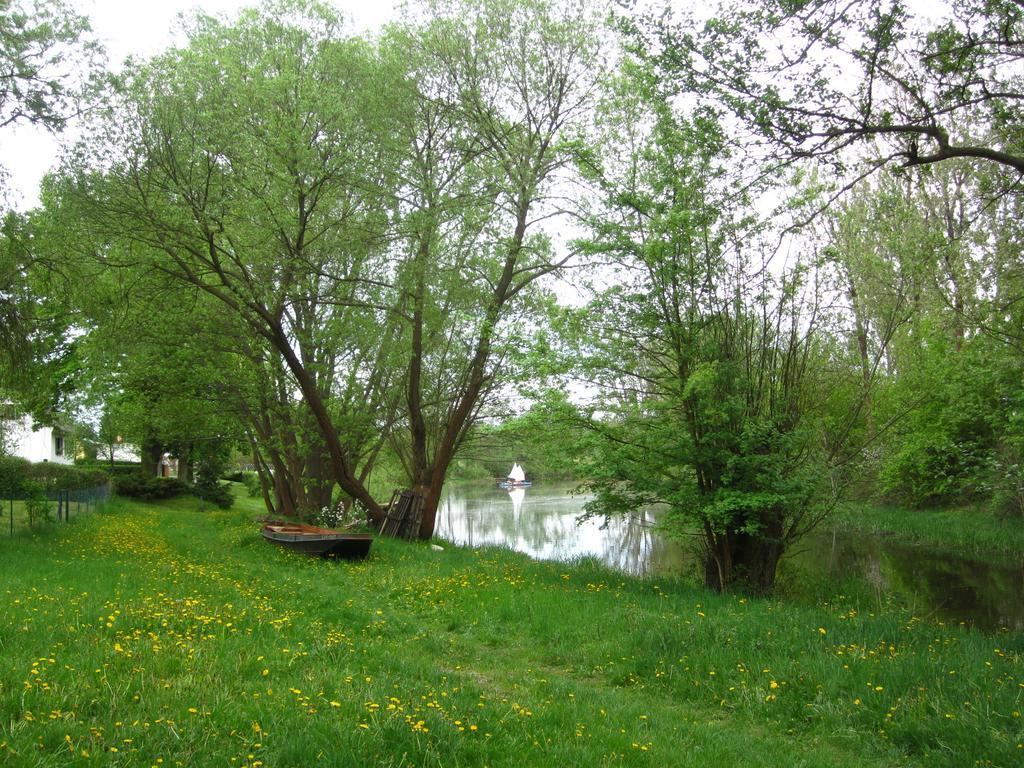 Spreewaldhaeuser Golinski Mit Kamin Am Neuendorfer See Alt Schadow Exteriér fotografie